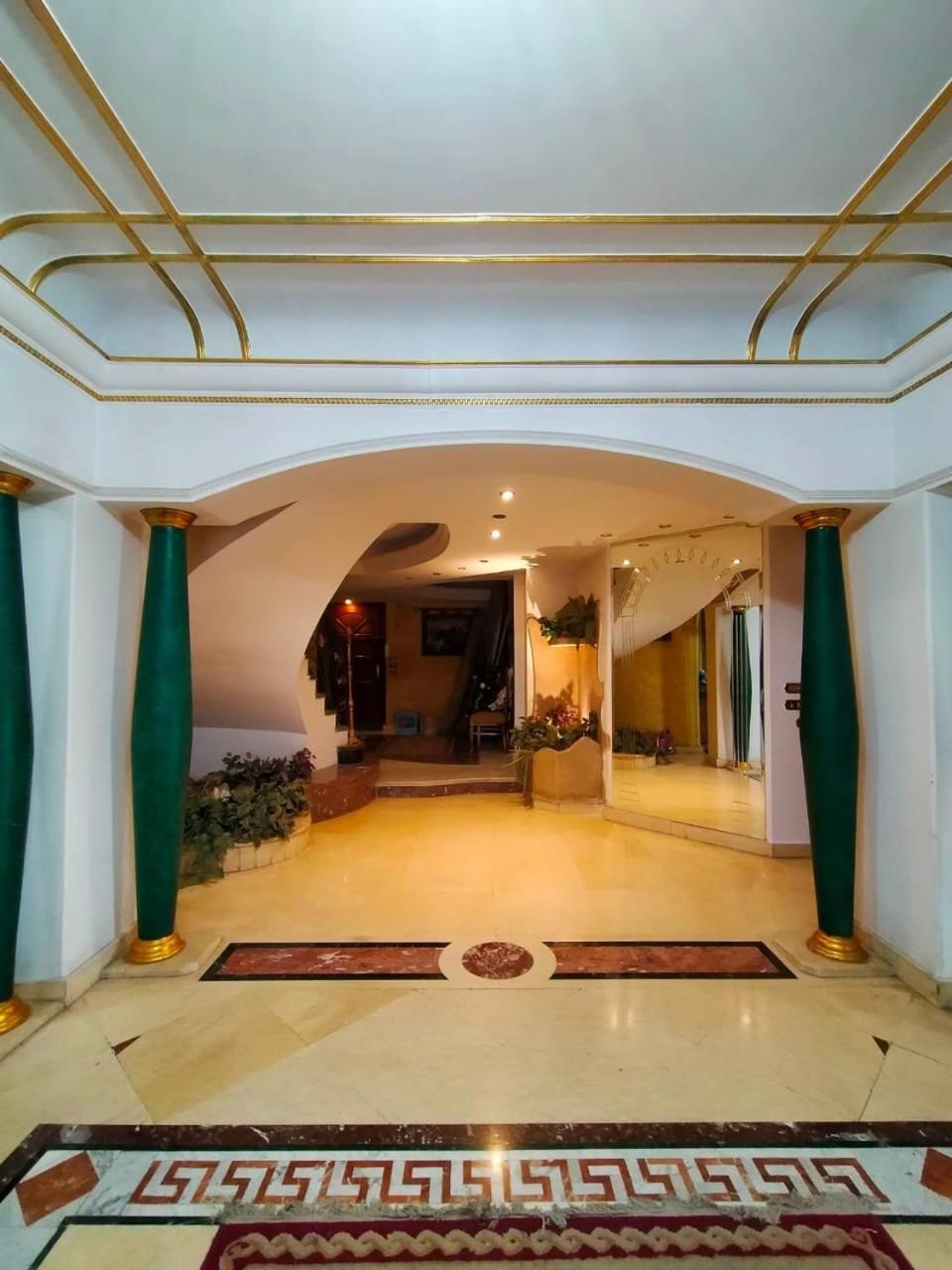 Duplex Nile View In Center